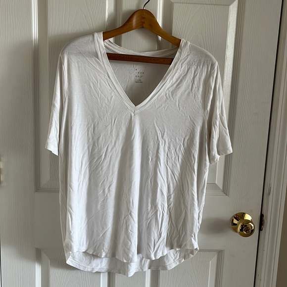A New Day Women's Short Sleeve V-Neck T-Shirt Size X-Large - Picture 2 of 7